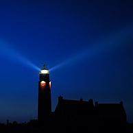 Vuurtoren bij nacht te Cocksdorp op Texel, Nederland
